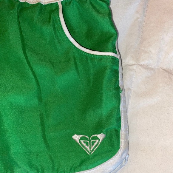 Roxy brown & green Bundle! 2 shorts 1 shirt polka dot bag womens sz 7 - Picture 2 of 16